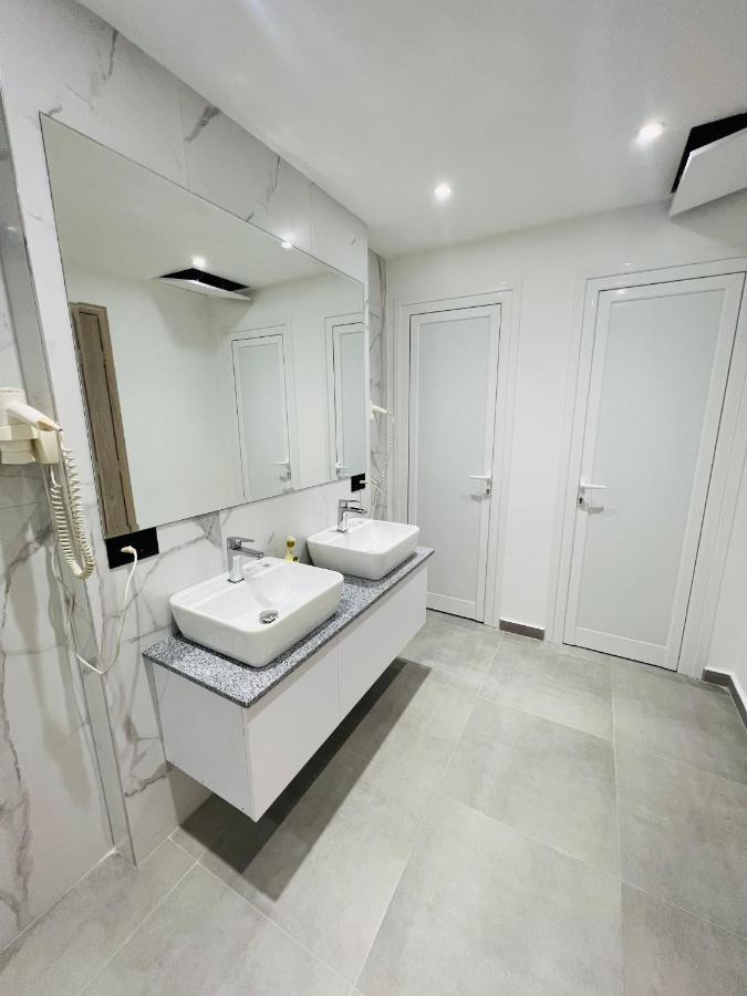 Central Boutique Hostel Саранде Екстериор снимка